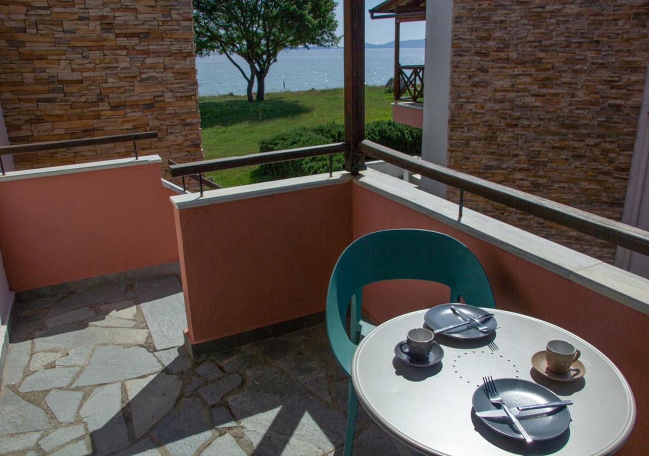 Beachfront Stylish Maisonette In Ierissós Exterior foto